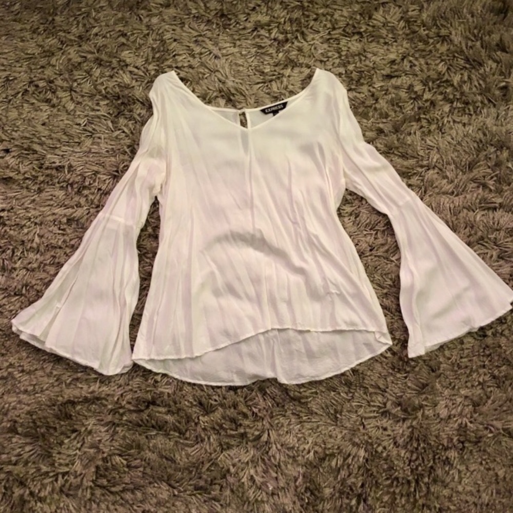 Express bell-sleeved top